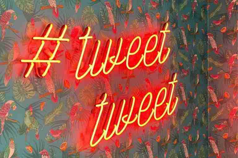 Neon tweet tweet sign